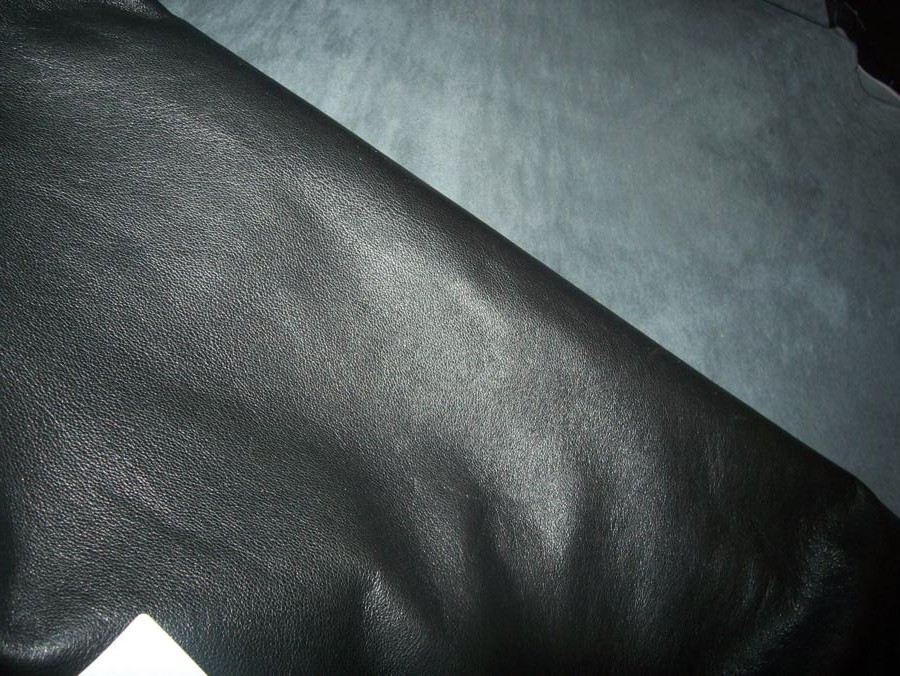 Czarna sukienka ze skóry naturalnej.Spodnica ze skóry naturalnej czarna -  Czarna sukienka ze skóry naturalnej , Skora naturalna czarna cienka_ skóra naturalna odziezowa czarna- Skora naturalna odzieżowa czarna - sprzedaż skór naturalnych w Leather-design