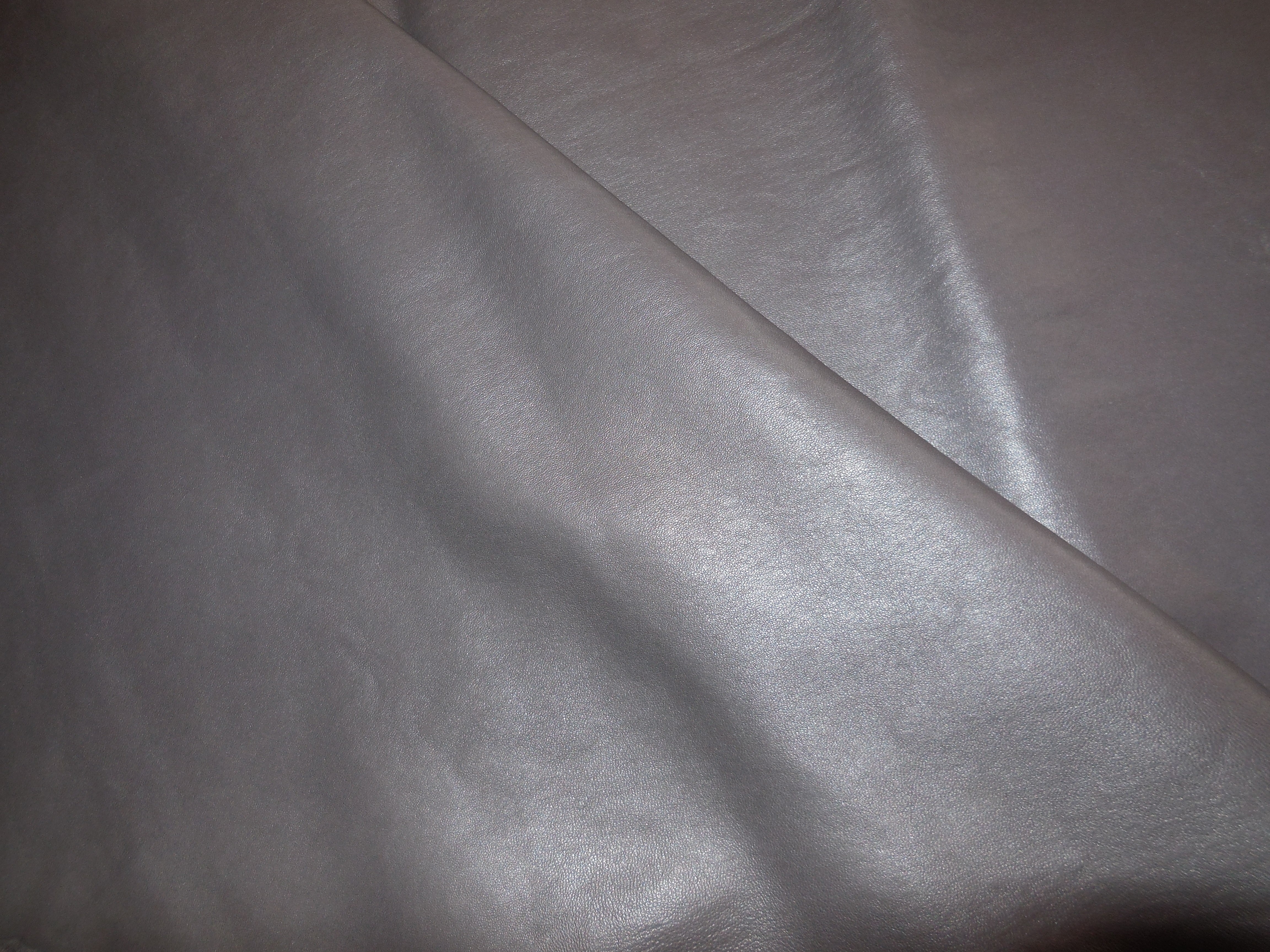 Spódnica ze skóry naturalnej szara -Skóra naturalna szara lekko elastyczna na spódnice- Spódnica ze skóry naturalnej szara- Leather-design.eu