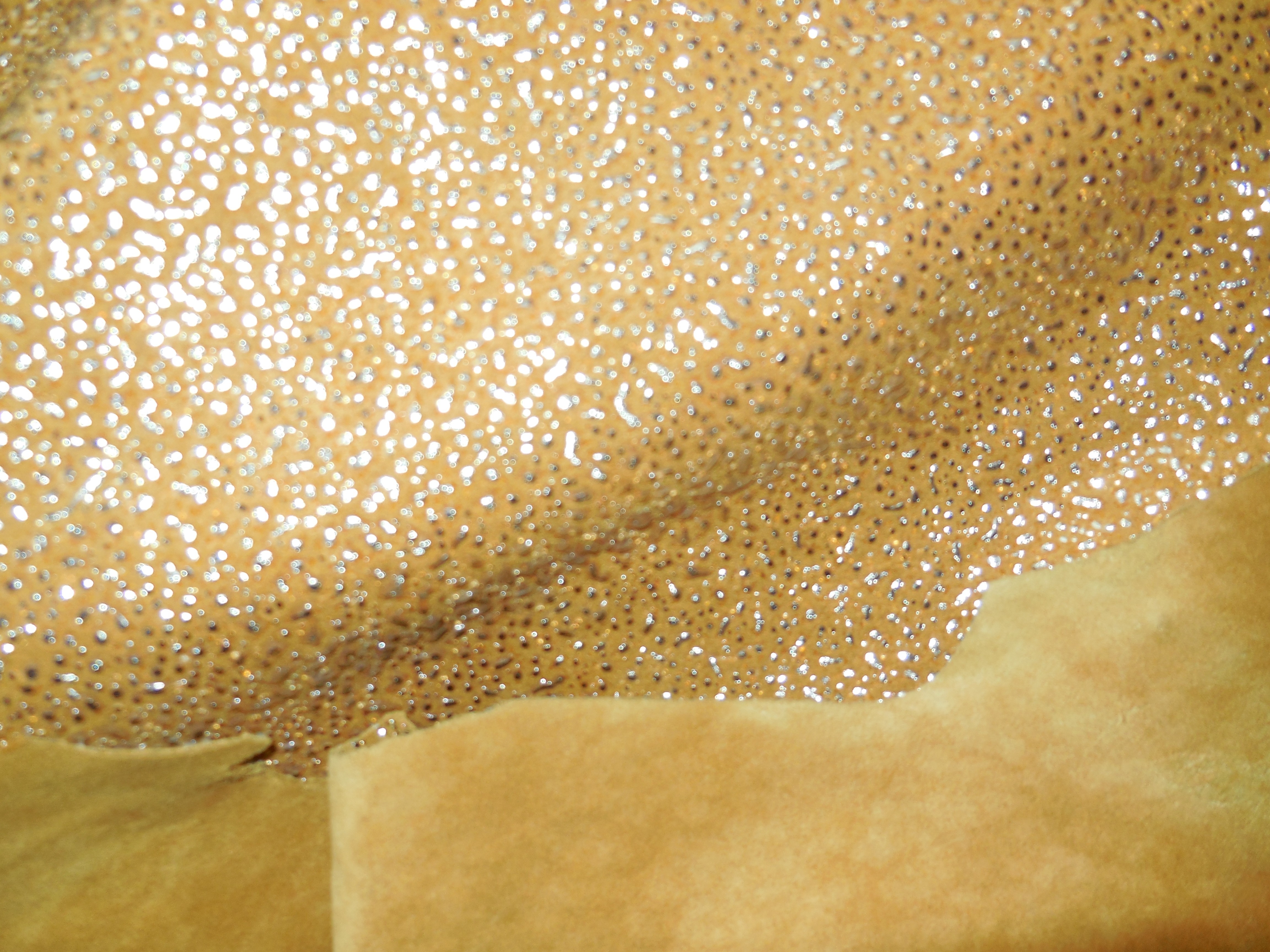 Ekskluzywna skóra naturalna kaletnicza złota z krysztalkami-skóra naturalna kaletnicza -skóry naturalne kaletnicze w Leather-design.eu